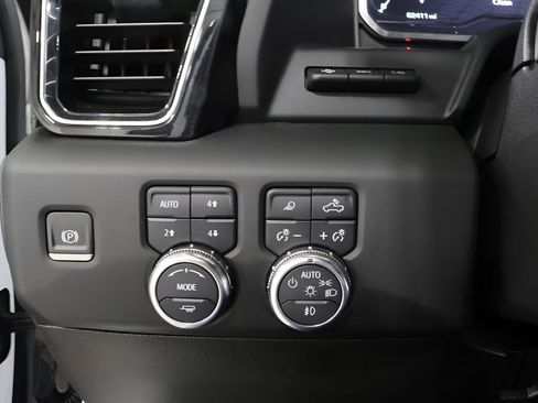 Used 2024 GMC Sierra 2500 Denali Ultimate image 18
