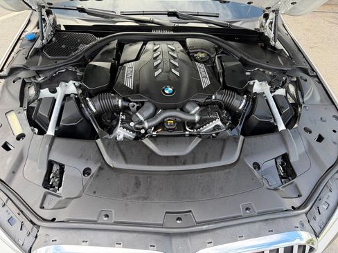 Used 2021 BMW 750i xDrive w/ M Sport Package AWD/4WD image 6