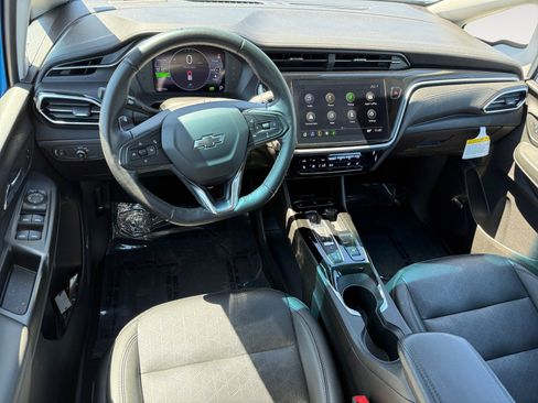 Used 2023 Chevrolet Bolt LT w/ Infotainment Package FWD image 15
