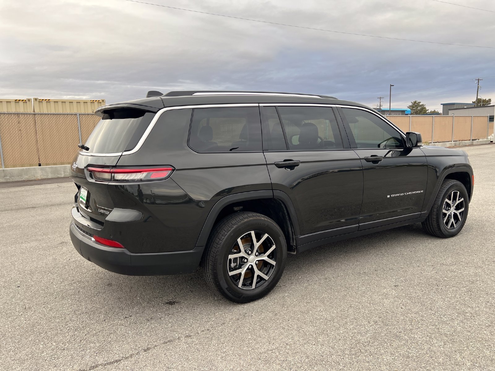 Used 2023 Jeep Grand Cherokee L Limited w/ Luxury Tech Group II AWD/4WD image 3