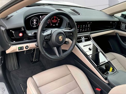 Used 2025 Porsche Panamera 4 image 4