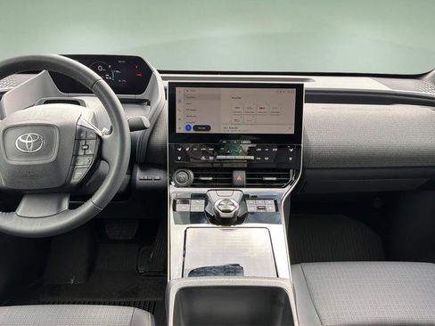 Used 2024 Toyota bZ4X XLE w/ Weather Package image 7