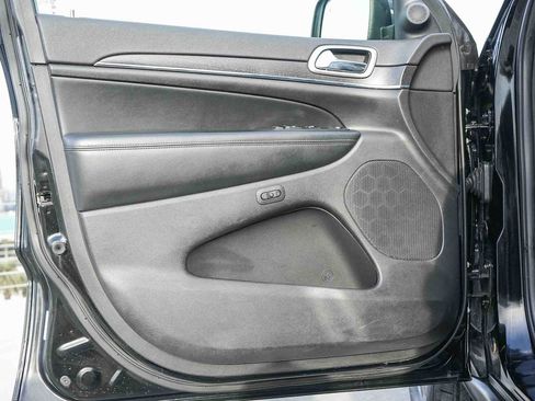 Used 2018 Jeep Grand Cherokee Limited image 21