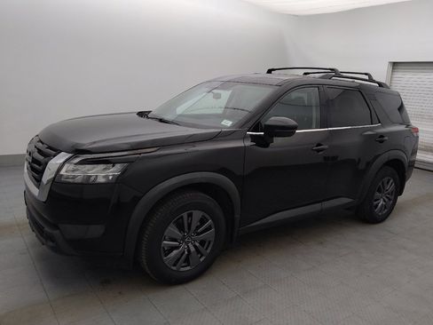 Used 2022 Nissan Pathfinder SV FWD image 2