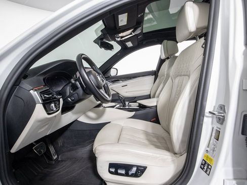 Used 2022 BMW 540i xDrive w/ M Sport Package image 9