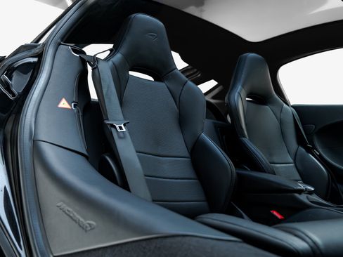 Used 2023 McLaren GT RWD image 33