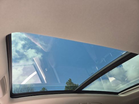 Used 2022 Volkswagen Atlas SEL R-Line image 15