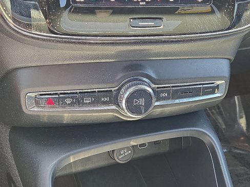 Certified 2023 Volvo XC40 Recharge Plus AWD/4WD image 28