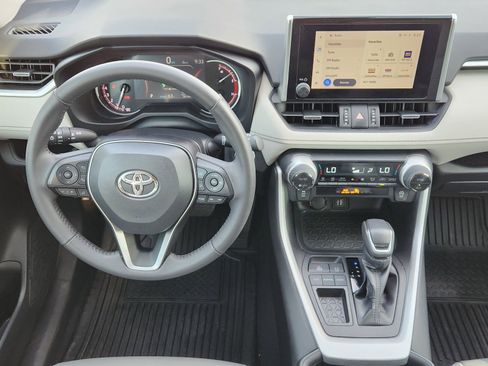 Used 2023 Toyota RAV4 XLE Premium image 31