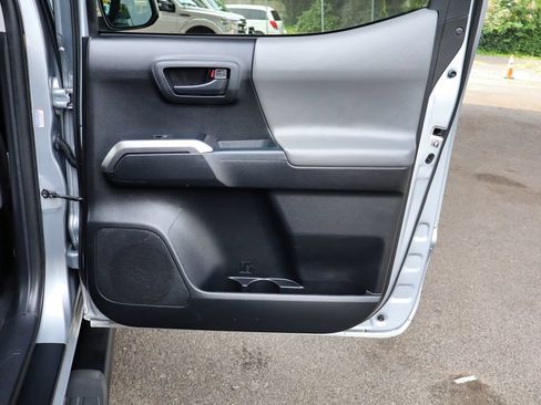 Used 2019 Toyota Tacoma SR5 AWD/4WD image 55
