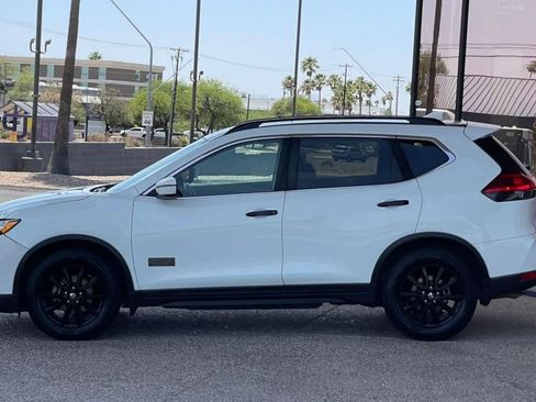 Used 2017 Nissan Rogue SV image 6