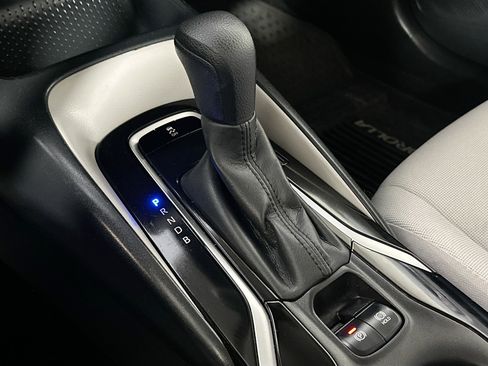 Used 2020 Toyota Corolla LE FWD image 16