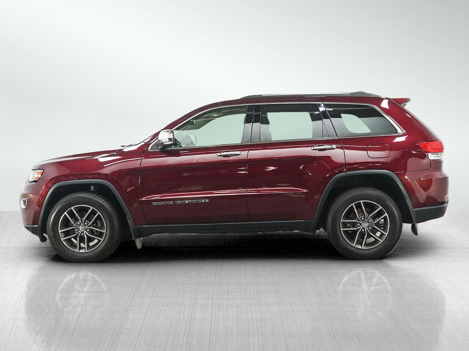Used 2017 Jeep Grand Cherokee Limited AWD/4WD image 2
