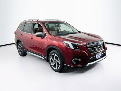 Used 2023 Subaru Forester Touring AWD/4WD image 3