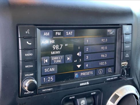 Used 2018 Jeep Wrangler Unlimited Sahara w/ Connectivity Group image 28