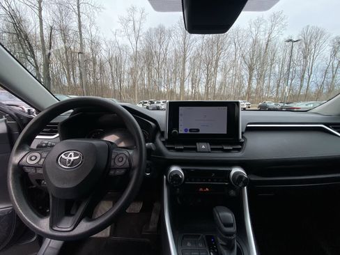 Used 2025 Toyota RAV4 XLE image 21