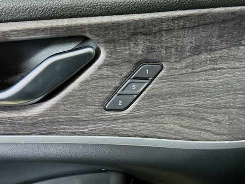 Used 2023 Jeep Grand Cherokee L Limited w/ Luxury Tech Group II image 22