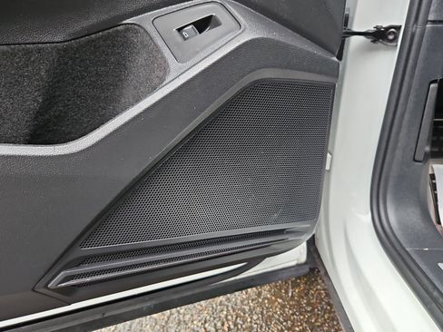 Used 2024 Volkswagen Tiguan SEL R-Line image 11