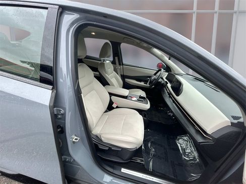 Used 2024 Nissan Ariya AWD image 15