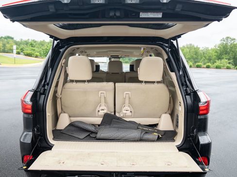 Used 2017 Lexus LX 570 4WD w/ Luxury Package image 58