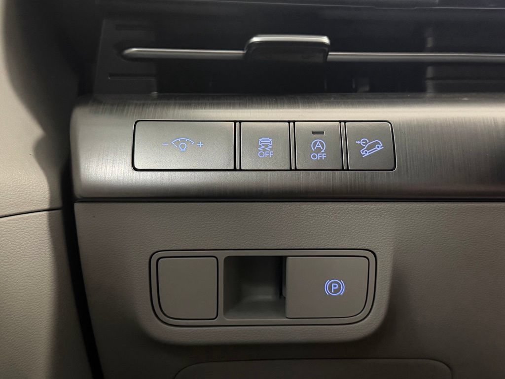 Certified 2024 Hyundai Kona SE AWD/4WD image 12