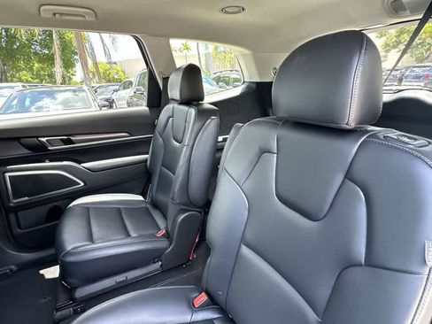 Certified 2024 Kia Telluride S FWD image 15