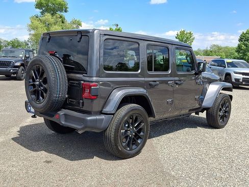 Used 2025 Jeep Wrangler Unlimited Sahara w/ Safety Group AWD/4WD image 12
