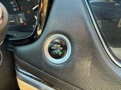 Used 2018 Cadillac XT5 FWD image 18