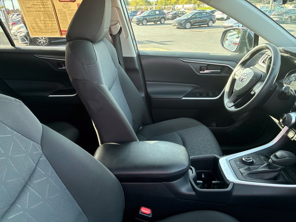 Used 2025 Toyota RAV4 XLE AWD/4WD image 21