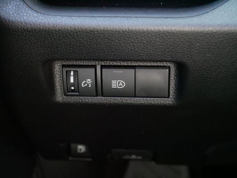 Certified 2025 Toyota RAV4 LE AWD/4WD image 27