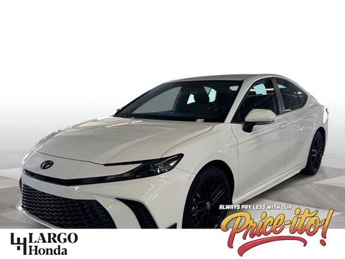 Used 2025 Toyota Camry SE FWD image 1