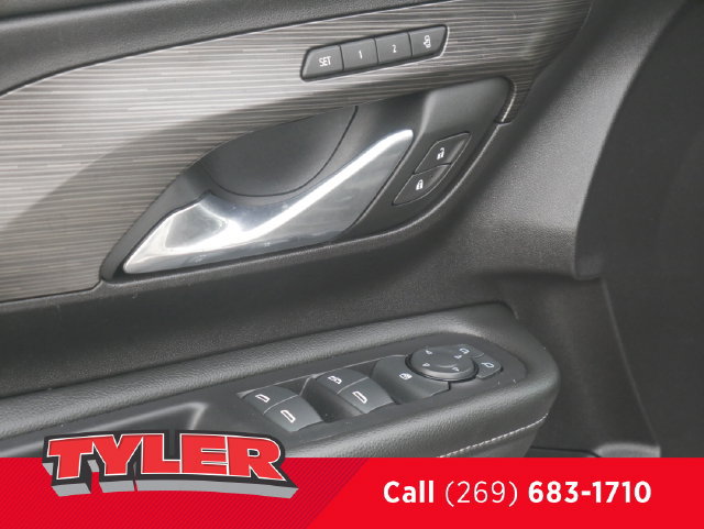 Used 2024 GMC Terrain SLT AWD/4WD image 22