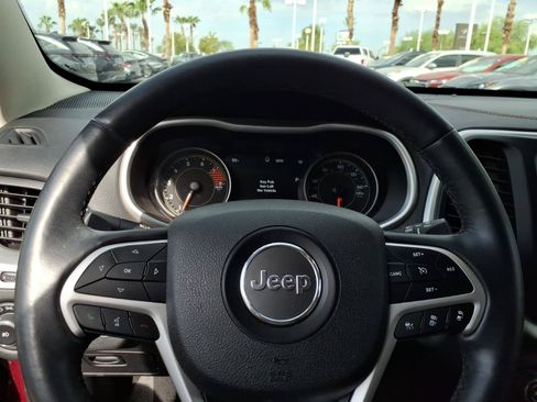 Used 2018 Jeep Cherokee Limited w/ Technology Group FWD image 17