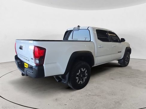 Used 2019 Toyota Tacoma TRD Off-Road AWD/4WD image 5