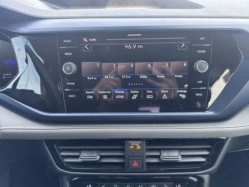 Used 2024 Volkswagen Taos SE image 15