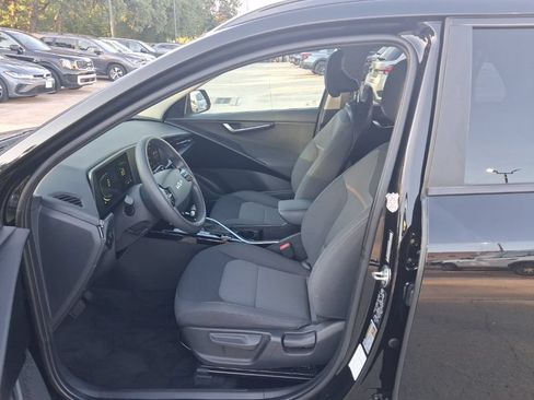 Used 2025 Kia Niro LX FWD image 4