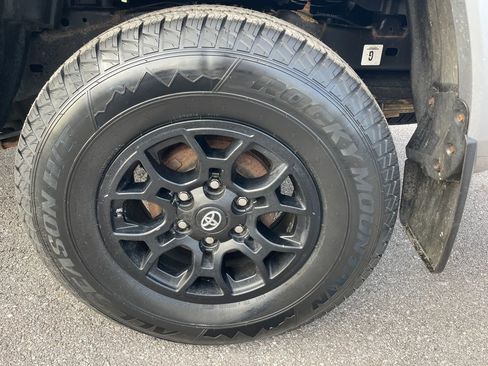 Used 2021 Toyota Tacoma SR5 image 7