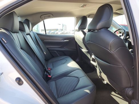 Used 2024 Toyota Camry SE image 14