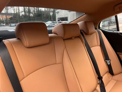 Used 2024 Lexus ES 350 w/ Premium Package image 31