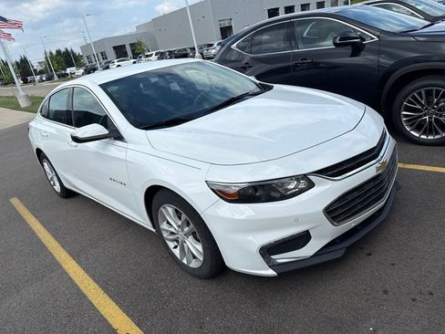 Used 2016 Chevrolet Malibu Hybrid w/ Driver Confidence Package FWD image 3