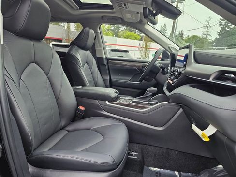 New 2026 Toyota Highlander Limited AWD/4WD image 10