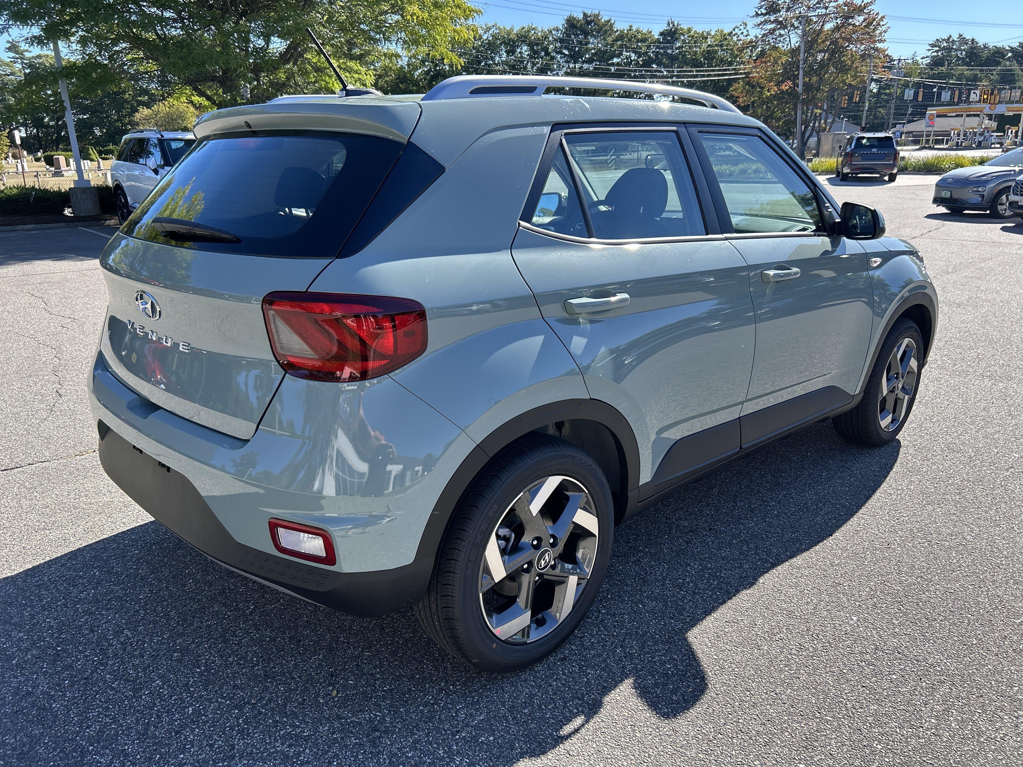 New 2026 Hyundai Venue SEL FWD image 32