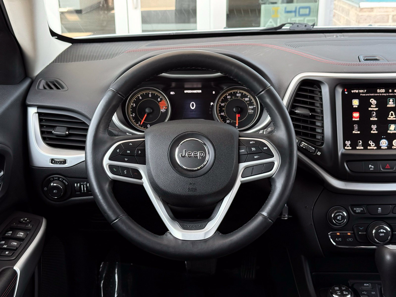 Used 2017 Jeep Cherokee Trailhawk AWD/4WD image 29