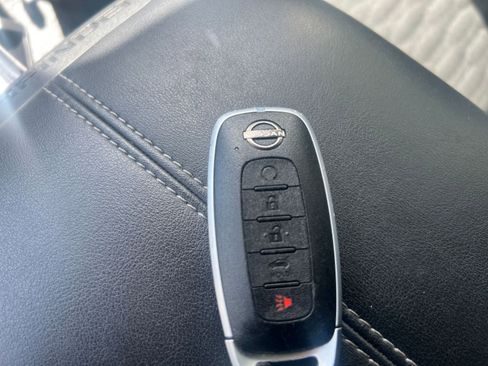 Used 2025 Nissan Pathfinder SV image 24