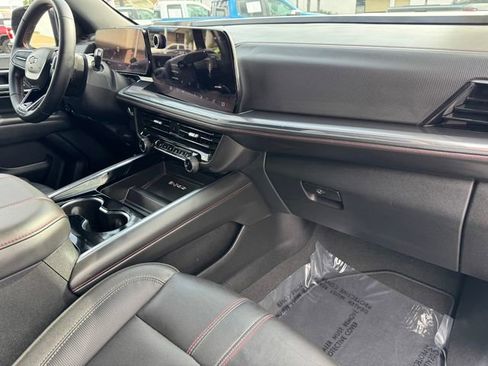 Certified 2025 Chevrolet Suburban RST image 5