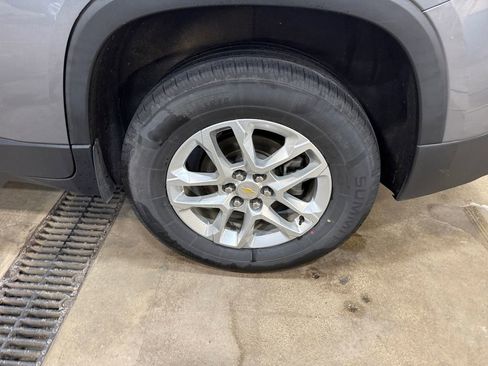 Used 2021 Chevrolet Traverse LS image 36