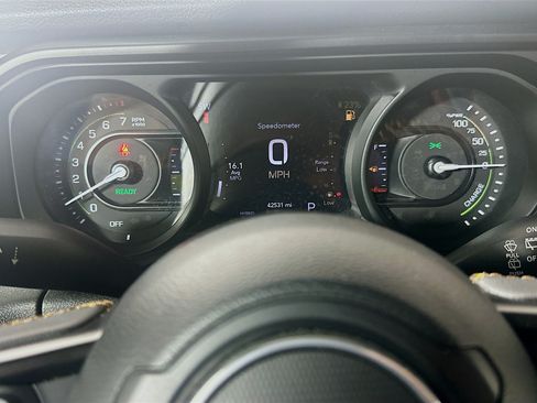 Used 2024 Jeep Wrangler Unlimited AWD/4WD image 19