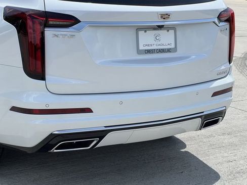 New 2025 Cadillac XT6 Luxury image 6