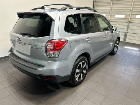 Used 2017 Subaru Forester 2.5i Premium w/ Popular Package #2A AWD/4WD image 3