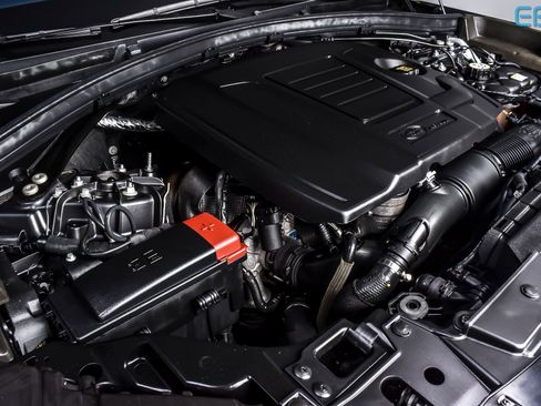 Used 2021 Land Rover Range Rover Velar R-Dynamic S image 12